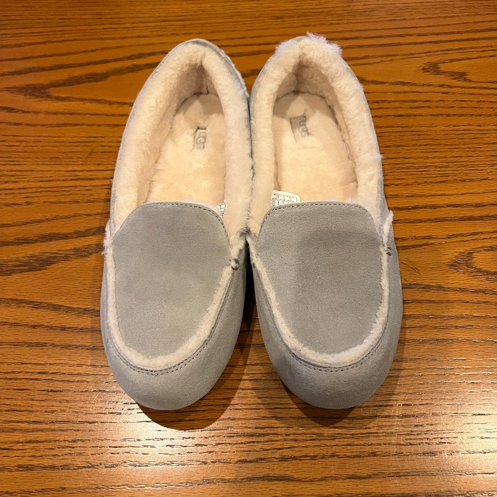 UGG Womens Hailey Sheepskin Suede Loafers S/N 1020029 Size 10 Light grey